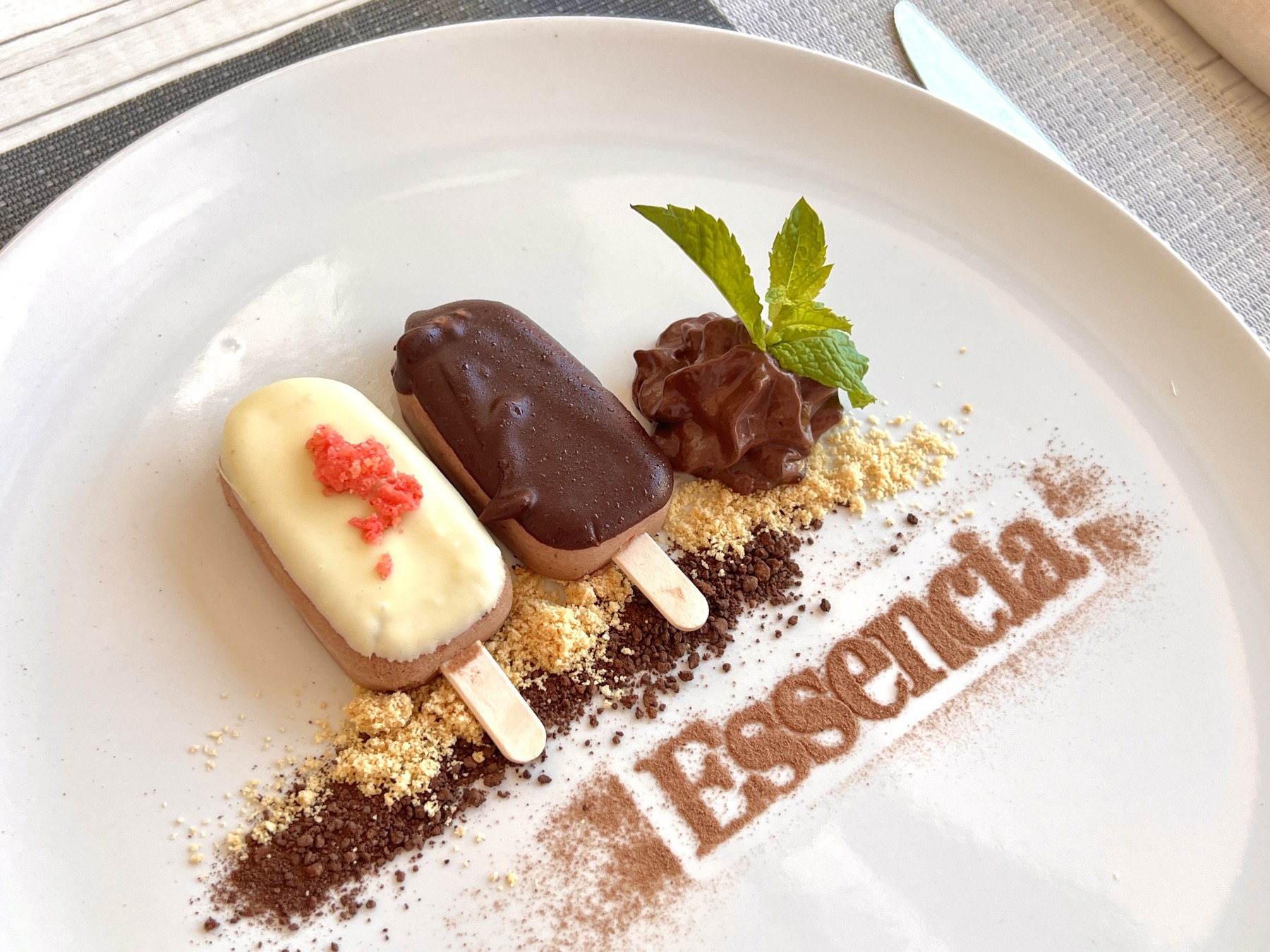 Postre artesanal con el nombre Essencia