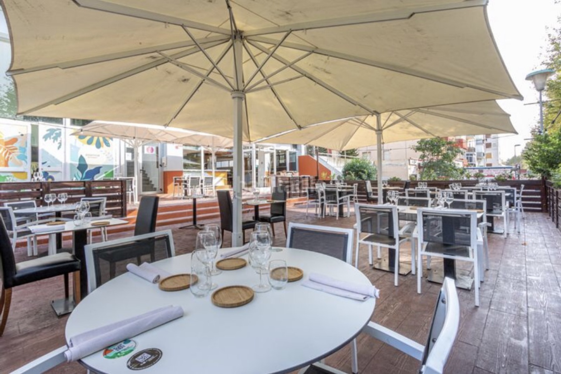 Terraza preparada para clientes
